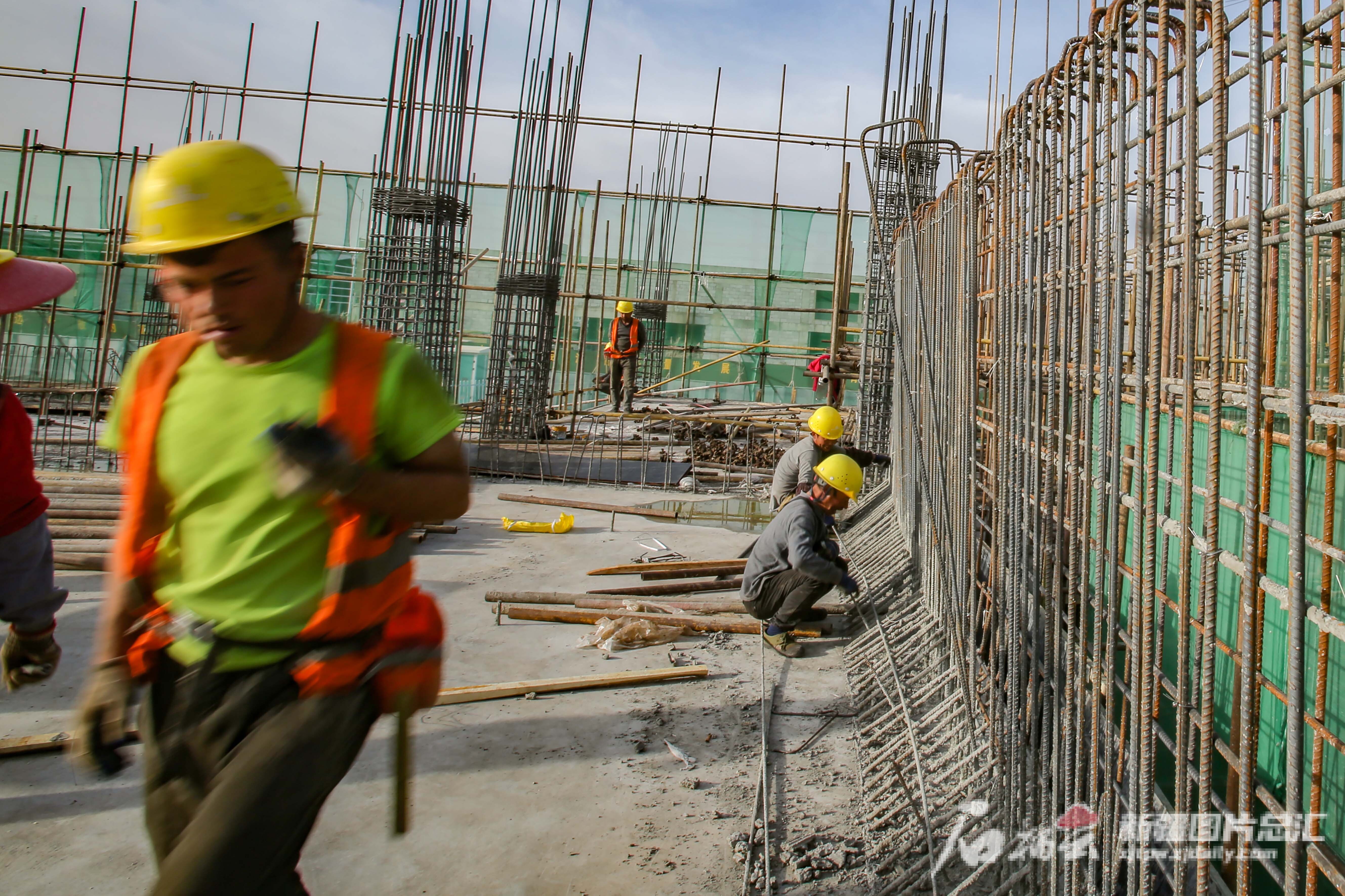 喀什经济开发区纺织家纺产业园建设有序推进(图4) 喀什经济开发区纺织家纺产业园建设有序推进(图4)