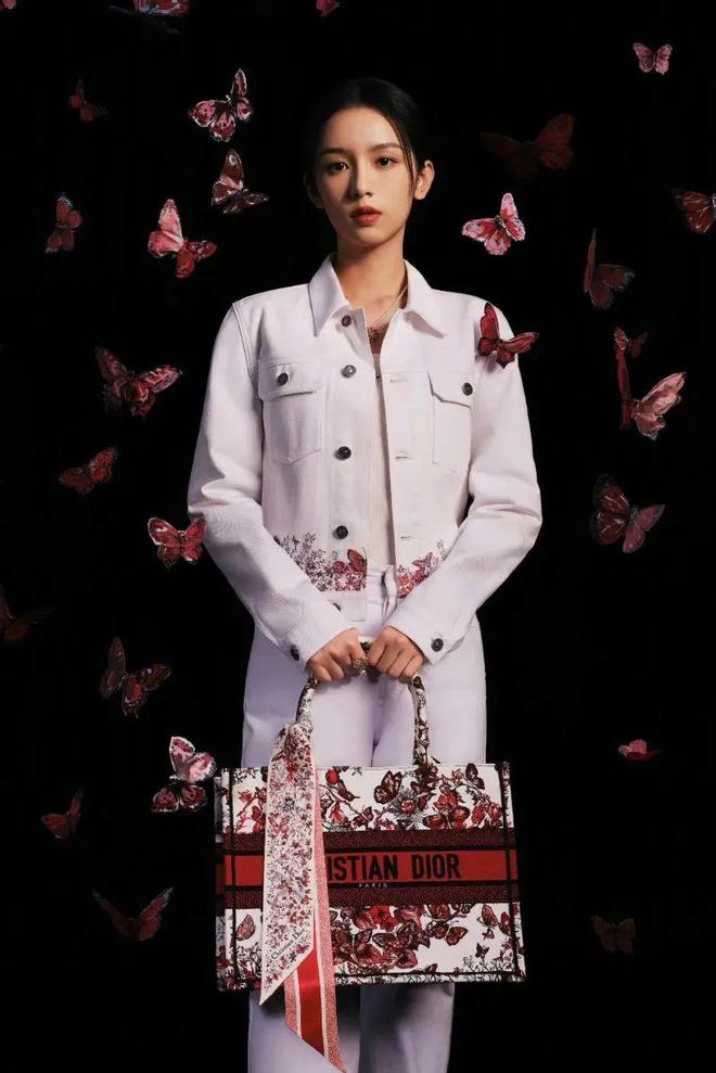 魔镜魔镜告诉我谁是四海八荒最美的女龙?(图34) 魔镜魔镜告诉我谁是四海八荒最美的女龙?(图34)