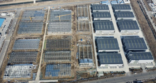 青岛市莱西高科技工业园巨峰产业化基地项目钢结构全面封顶