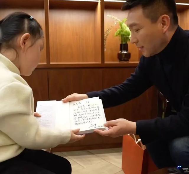 首次!被邀上春晚!脑瘫女孩豆豆、影老板、田鼠大婶他们才是闪闪发亮的明星(图8) 首次!被邀上春晚!脑瘫女孩豆豆、影老板、田鼠大婶他们才是闪闪发亮的明星(图8)