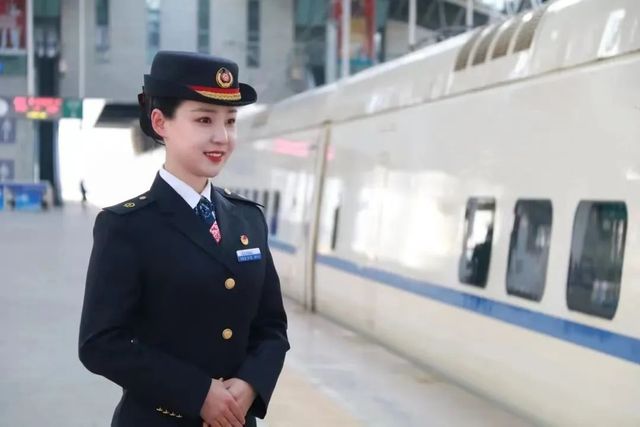首次!被邀上春晚!脑瘫女孩豆豆、影老板、田鼠大婶他们才是闪闪发亮的明星(图14) 首次!被邀上春晚!脑瘫女孩豆豆、影老板、田鼠大婶他们才是闪闪发亮的明星(图14)