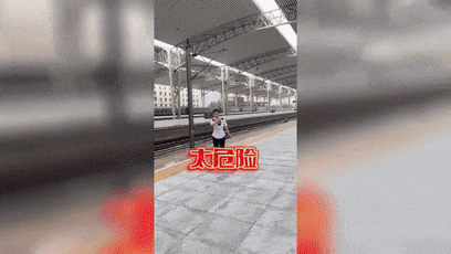 首次!被邀上春晚!脑瘫女孩豆豆、影老板、田鼠大婶他们才是闪闪发亮的明星(图13) 首次!被邀上春晚!脑瘫女孩豆豆、影老板、田鼠大婶他们才是闪闪发亮的明星(图13)