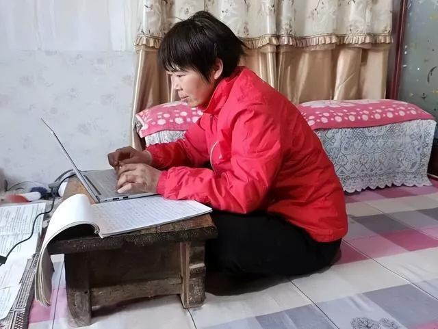 首次!被邀上春晚!脑瘫女孩豆豆、影老板、田鼠大婶他们才是闪闪发亮的明星(图17) 首次!被邀上春晚!脑瘫女孩豆豆、影老板、田鼠大婶他们才是闪闪发亮的明星(图17)