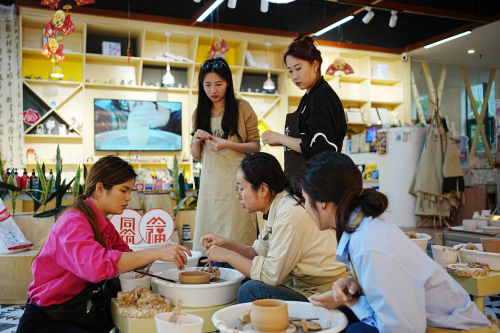 中建八局四公司开展三月“妇女节”系列活动