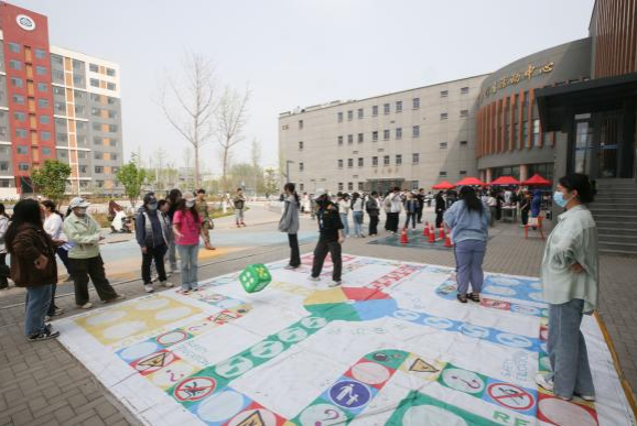 一周关键词·高校 高招咨询会、安全文化节、绿色长征路……高校各有新“花”样(图3) 一周关键词·高校 高招咨询会、安全文化节、绿色长征路……高校各有新“花”样(图3)