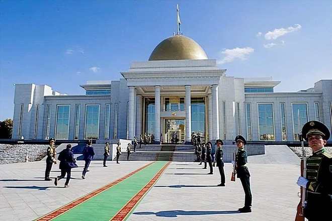 亚洲唯一永久中立国全国水电气免费汽油价格每升一毛钱左右(图6)