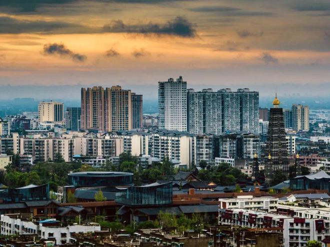 蹲点调研彭派之城：推窗见绿出门即景