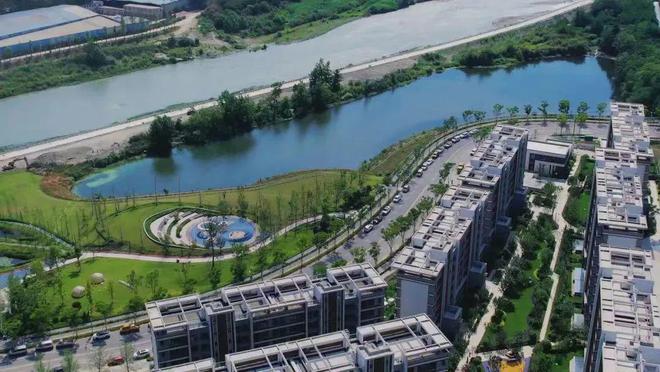 蹲点调研彭派之城：推窗见绿出门即景(图18)