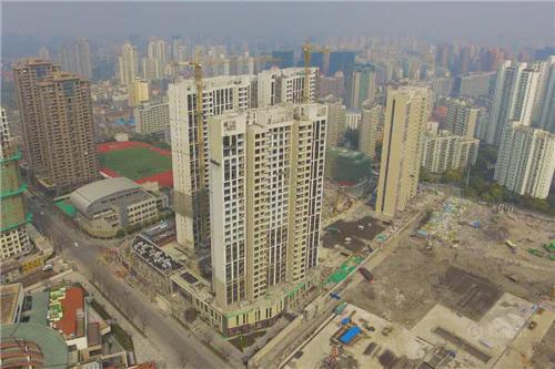 房价落万物升？谁在为房地产买单？(图2)