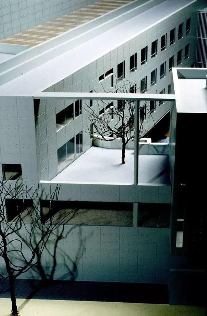想不到他们居然是历史保护建筑最“年轻”的只有10岁(图21)