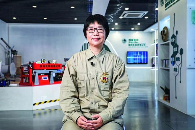 《中国工人》杂志聚焦无锡劳模何光华看“电缆医生”是如何炼成的