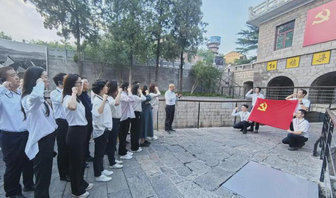 中国建筑材料联合会党委赴红旗渠开展主题党日活动(图3)