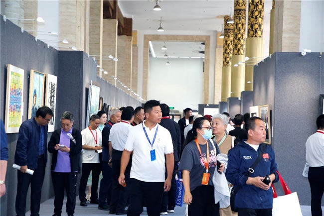 “光明使者——2024 中国电力美术大展”在京开幕(图8) “光明使者——2024 中国电力美术大展”在京开幕(图8)