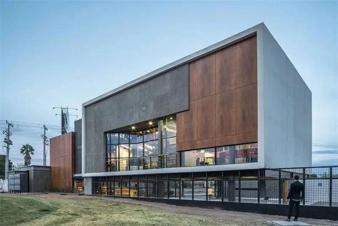 集装箱建筑案例｜来自不同国家不同地区的集装箱办公楼造型鉴赏(图10)