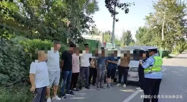 石家庄公安交警严查超员违法行为确保道路交通安全(图3) 石家庄公安交警严查超员违法行为确保道路交通安全(图3)