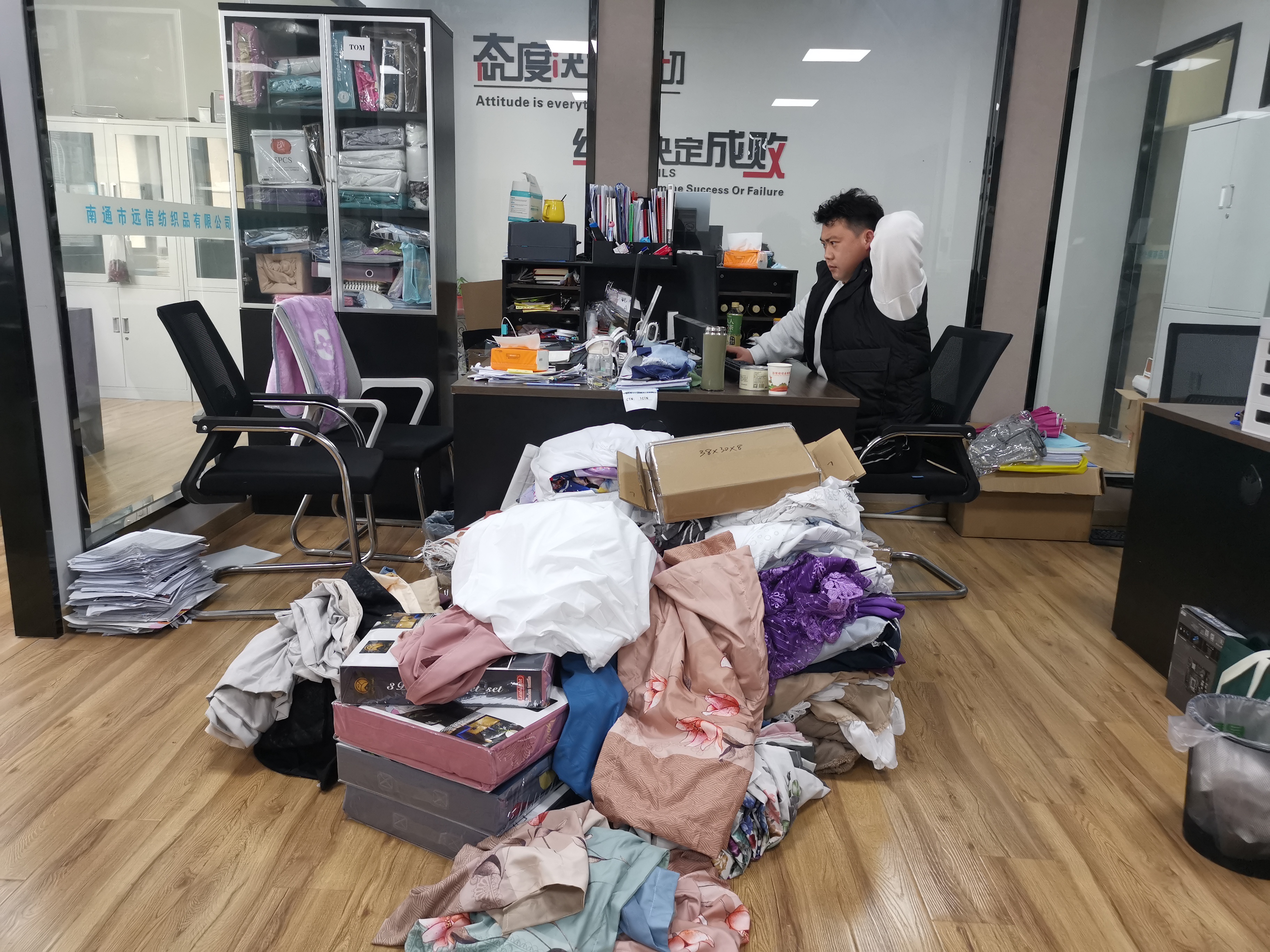 稳订单拓市场应变各有妙招！全国最大家纺市场众多外贸企业24小时不停工(图4)