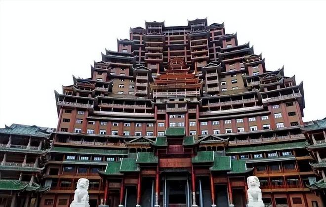 负债400亿!却花2亿修建“天下第一水司楼”多家接手公司跑路(图4) 负债400亿!却花2亿修建“天下第一水司楼”多家接手公司跑路(图4)