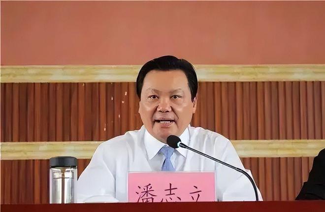 负债400亿!却花2亿修建“天下第一水司楼”多家接手公司跑路(图8) 负债400亿!却花2亿修建“天下第一水司楼”多家接手公司跑路(图8)