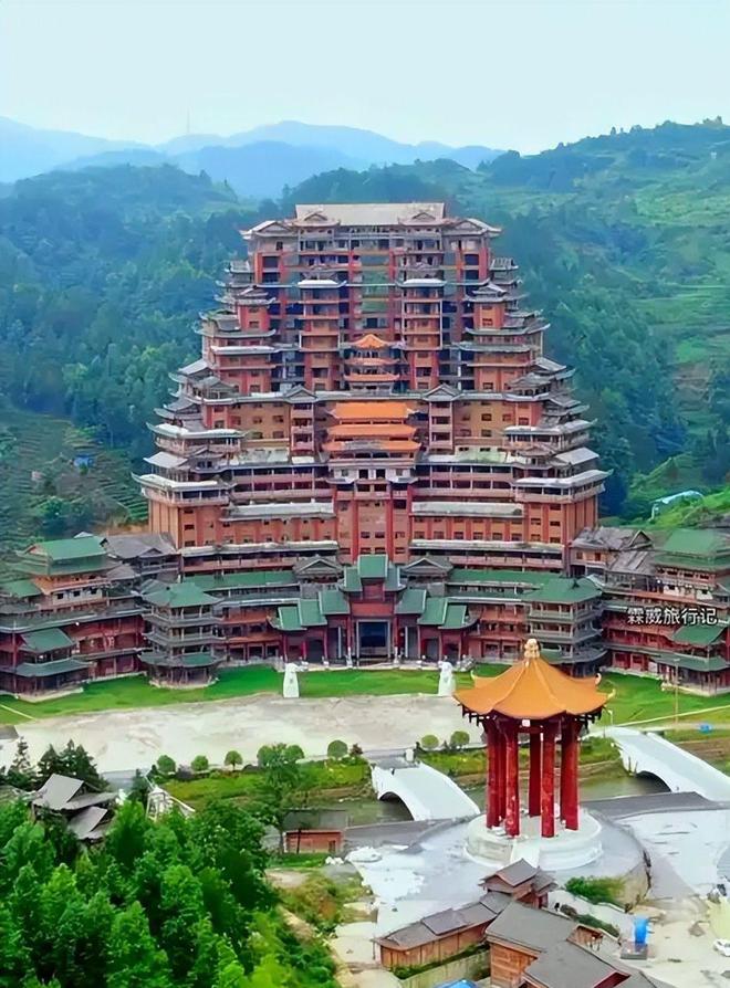 负债400亿!却花2亿修建“天下第一水司楼”多家接手公司跑路(图11) 负债400亿!却花2亿修建“天下第一水司楼”多家接手公司跑路(图11)