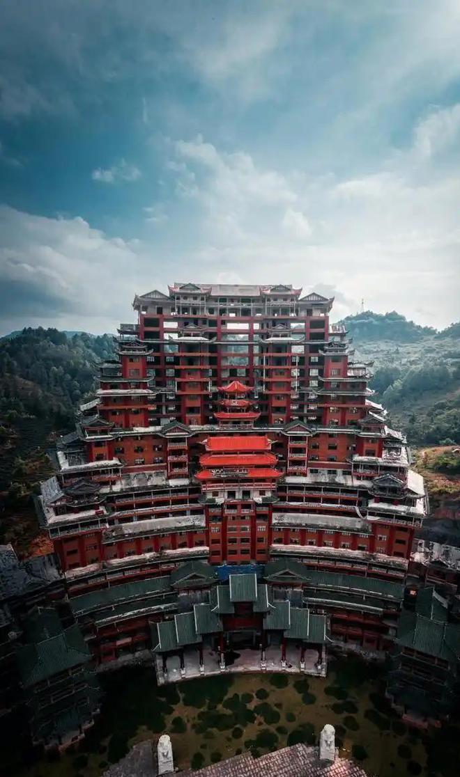 负债400亿!却花2亿修建“天下第一水司楼”多家接手公司跑路(图9) 负债400亿!却花2亿修建“天下第一水司楼”多家接手公司跑路(图9)