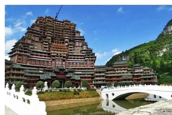 负债400亿!却花2亿修建“天下第一水司楼”多家接手公司跑路(图20) 负债400亿!却花2亿修建“天下第一水司楼”多家接手公司跑路(图20)
