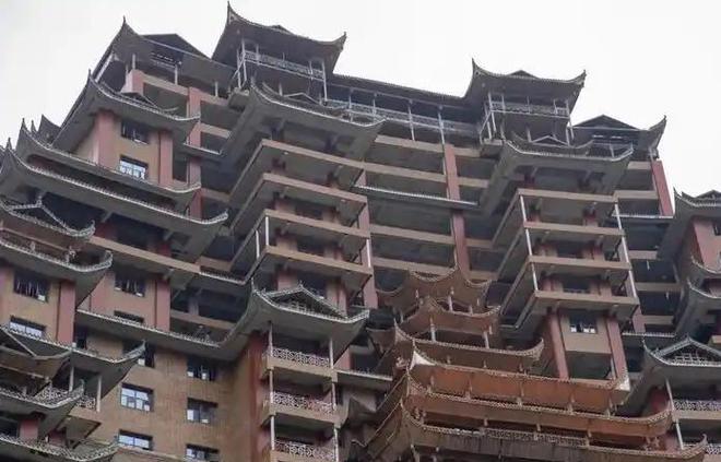负债400亿!却花2亿修建“天下第一水司楼”多家接手公司跑路(图17) 负债400亿!却花2亿修建“天下第一水司楼”多家接手公司跑路(图17)