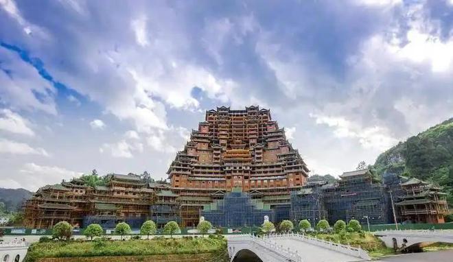 负债400亿!却花2亿修建“天下第一水司楼”多家接手公司跑路(图13) 负债400亿!却花2亿修建“天下第一水司楼”多家接手公司跑路(图13)