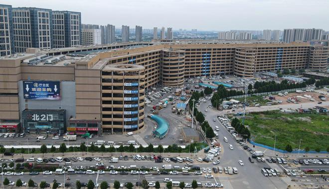 郑州市最大的城市综合体百荣世贸商城1号楼被拍卖196768亿起(图3)