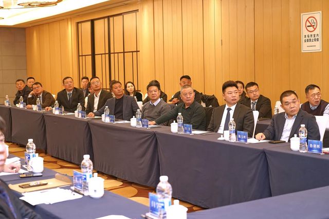 共启新篇！建业地产创新发展论坛暨集中签约仪式圆满举行(图4)