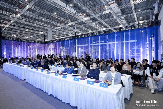 水星家纺亮相2025中国国际春夏家纺展暨2025助眠力高峰论坛 创新产品获评“优眠好品”深耕睡眠科技(图2) 水星家纺亮相2025中国国际春夏家纺展暨2025助眠力高峰论坛 创新产品获评“优眠好品”深耕睡眠科技(图2)